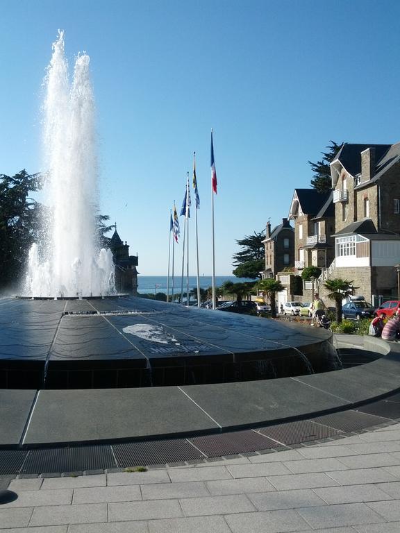 T2-300M Plage-L'Estacade- St Enogat A Dinard Exteriör bild